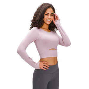 T-shirt de sport à manches longues pour femme avec coussinets de poitrine, haut de yoga court et ajusté élégant pour la course et la gym, personnalisable et offrant un maintien optimal - Product Image 1