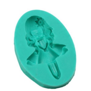 Molde de Silicona de una Sola Cavidad con Diseño de Niña Linda con Pelo Largo, Diadema con Flor y Vestido con Vuelo - Product Image 4