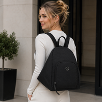 Sac à dos en nylon pour femme, silhouette raffinée, poche avant zippée, sangle réglable, motif uni, OEM ODM, logo personnalisé, vente en gros