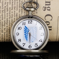 Montre de poche creuse Anime rétro créative avec chaîne de collier en argent avec aile Horloge à quartz pour hommes Attaque sur Titan Style antique