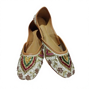 Precio al por mayor BS INTERNATIONAL Zapatos de niña estilo indio de cuero genuino con bordado tradicional, a la moda - Product Image 5