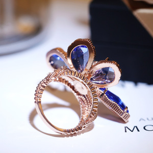 Elegante anello con fiori per donna, design accattivante, gioielli alla moda in stile francese - Product Image 3