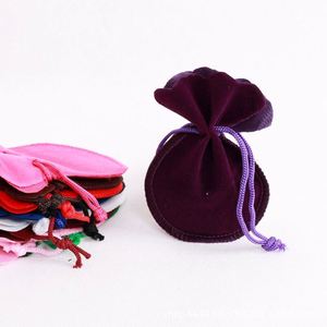 Sacs cadeaux en velours à cordon pour bijoux, petits sacs en tissu pour boules de santé, vente en gros, personnalisables avec logo, sacs en forme de gourde - Product Image 1