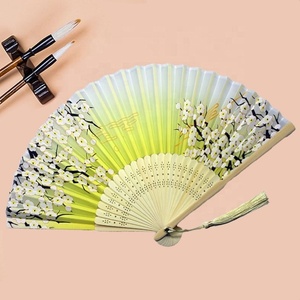 Abanicos clásicos con marcos de bambú, técnica tallada para accesorios de fiesta de boda y actuaciones de refrigeración, decoraciones, regalos de boda - Product Image 4