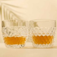Hoogwaardig transparant kristallen whiskyglas met geëmbosseerd watergolfpatroon, 315 ml inhoud, voor bar of feestjes.