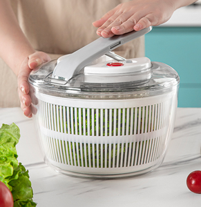 Smart Good Grips Petite <span class=keywords><strong>essoreuse</strong></span> <span class=keywords><strong>à</strong></span> <span class=keywords><strong>salade</strong></span> et herbes aromatiques Petite <span class=keywords><strong>essoreuse</strong></span> <span class=keywords><strong>à</strong></span> <span class=keywords><strong>salade</strong></span> multi-usage rapide et facile Grande <span class=keywords><strong>essoreuse</strong></span> <span class=keywords><strong>à</strong></span> <span class=keywords><strong>salade</strong></span> avec égouttoir - Product Image 2