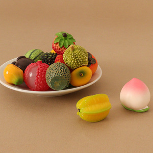 Mini <span class=keywords><strong>figurine</strong></span> de simulation en résine, modèle de fruits (fraise, pêche), jouet alimentaire, accessoires de décoration de scène DIY - Product Image 4