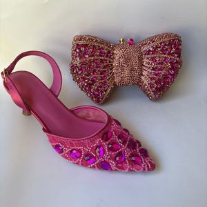 Elegante Set da Sposa per <span class=keywords><strong>Donna</strong></span>: Tacchi Alti <span class=keywords><strong>Fucsia</strong></span> con Strass e Borsa Abbinata, <span class=keywords><strong>Sandali</strong></span> con Cristalli e Pochette - Product Image 1