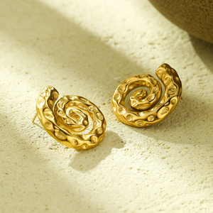 Boucles d'oreilles géométriques serties de diamants pour femmes, petites boucles d'oreilles de luxe exclusives, en forme de cœur, en acier titane à la mode - Product Image 5