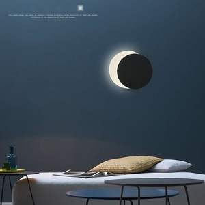Lámpara de pared con personalidad creativa nórdica, luz de pared de fondo de sala de estar posmoderna, lámpara de noche de sol y luna giratoria posmoderna - Product Image 2