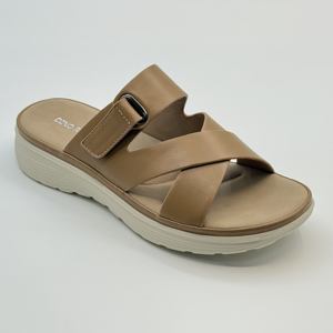 Nouvelles sandales plates confortables pour femmes 2025, semelle souple antidérapante, bout ouvert, cuir PU, polyvalentes, décontractées, pour la marche en plein air, chaussures de plage - Product Image 3