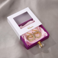 Boîte à bijoux écologique personnalisée avec fenêtre en PVC, en carton et avec poignée en cristal pour l'emballage de colliers, avec logo personnalisé
