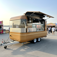 Camion de restauration personnalisé avec cuisine complète, conçu pour les services de traiteur mobiles de pizzas, tacos, barbecues, hot-dogs et glaces.