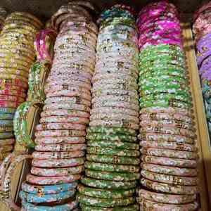 Brazalete Ajustable de Esmalte Floral para Mujer, Patrón de Flores Coloridas, Regalo para Mejores Amigas y Damas de Honor, Hecho de Aleación de Zinc - Product Image 4