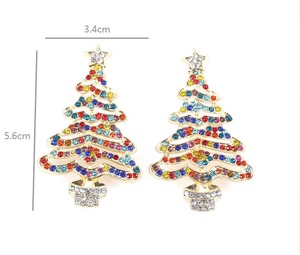 Pendientes de Navidad al por mayor para mujer, de aleación con múltiples pedrerías, colgante hueco de árbol de Navidad, accesorios de oreja extragrandes para fiestas navideñas - Product Image 1