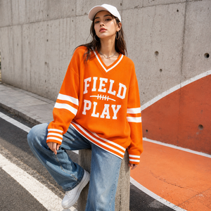 Pull de football personnalisé pour femme, avec nom et numéro, style streetwear, col en V oversize, tricoté - Product Image 1