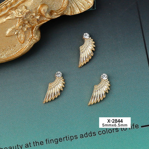 20 pièces/sac Vente en gros Charmes pour ongles en forme d'ailes d'ange dorées/argentées en vrac Décoration d'art d'ongles en alliage 3D Designs d'ongles en forme d'ailes d'ange - Product Image 1