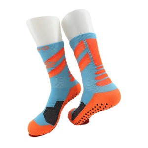 Chaussettes antidérapantes personnalisées avec logo pour <span class=keywords><strong>trampoline</strong></span>, chaussettes de saut à grip renforcé pour parcs de trampolines - Product Image 3