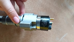 Injecteur de carburant CUM-MINS C4359204 pour pelle sur pneus - Product Image 5