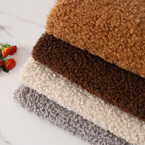 900g Shepherd Roll Toy 100% Polyester Respirant Trame Tricoté Tissu Teint Uni Grand Teddy pour Usage Domestique des Femmes - Product Image 5