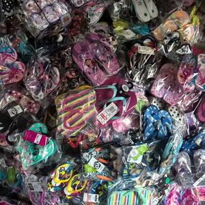 Neue Kinder-Cartoon-Flip-Flops Sommer Outdoor Rutschfeste Badezimmer Strand Hausschuhe Großhandel - Product Image 1