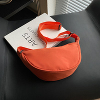 Sac à bandoulière décontracté en nylon souple personnalisé pour croissant de lune sacs à bandoulière pour femmes sac à bandoulière croisé en croissant à la mode pour femmes