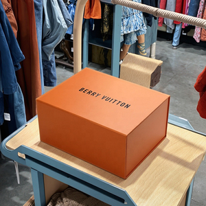 Caja rígida plegable personalizada diseñador lujoso al por mayor imán magnético plegable caja plana plegable para embalaje <span class=keywords><strong>de</strong></span> ropa <span class=keywords><strong>de</strong></span> <span class=keywords><strong>tela</strong></span> - Product Image 1