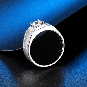 Anello Religioso Personalizzato in Argento Sterling 925 con Moissanite e Zirconi, Design Religioso Maschile Grande - Product Image 4