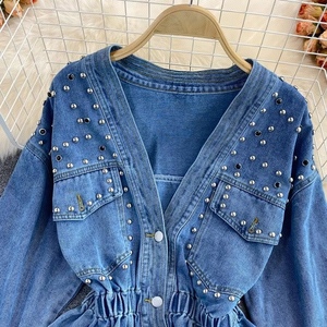 2026 <span class=keywords><strong>Bufa</strong></span> OEM Veste en jean pour femme Printemps Été Automne Nouvelle Mode Polyvalente Perlée Col en V Coupe Ample Courte Ajustable à la Taille Décontractée - Product Image 2