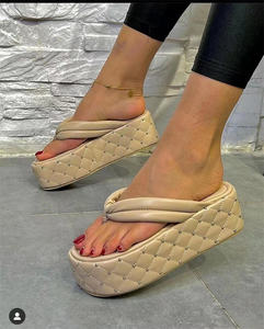 <span class=keywords><strong>Sandali</strong></span> da <span class=keywords><strong>donna</strong></span> con tacco alto con <span class=keywords><strong>suola</strong></span> spessa da <span class=keywords><strong>donna</strong></span> di nuova moda pantofole da <span class=keywords><strong>donna</strong></span> piattaforma da spiaggia infradito con strass multicolore - Product Image 4