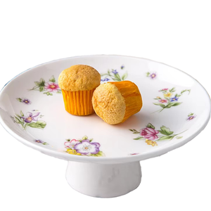 Petit <span class=keywords><strong>support</strong></span> <span class=keywords><strong>à</strong></span> gâteau élégant de 6 pouces Assiette <span class=keywords><strong>à</strong></span> dessert en vrac bon marché en porcelaine fine avec <span class=keywords><strong>pied</strong></span> pour une personne - Product Image 1