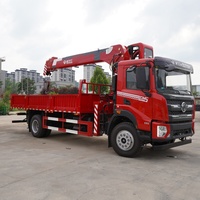 Grue de camion de 8 tonnes avec flèche rigide de 17,5 m, roulement et moteur, rayon de braquage court pour projets de construction, hydraulique fiable