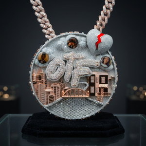 Colgante de Moissanita Iced Out de Plata 925 con Corte Brillante Redondo y Letra, Joyería Hip Hop para Fiesta, de KIVORA, ¡Superventas! - Product Image 1