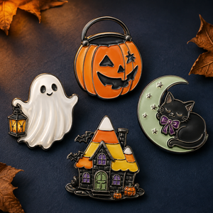 Set de pines de esmalte duro personalizados de Halloween: Calabaza, Fantasma, Gato Negro, Casa Encantada. Pines de solapa de metal OEM para regalo. - Product Image 1