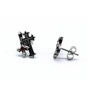 Boucles d'oreilles en acier titane avec design croisé et incrustation de pierres rouges pour la mode punk - Product Image 4