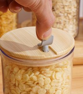 Tarro apilable de plástico para almacenamiento de alimentos frescos, con tapa de patrón de madera - Product Image 5