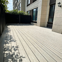 Nouvelle conception de terrasse en WPC résistante aux intempéries et aux UV, prix compétitifs, système de fixation dissimulé, planches pour projets de villas, balcons et cours.