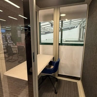 UNIBOOTH Studio Pod Portable Préfabriqué Insonorisé 33 dB ISO 23351 Ignifuge à Montage Rapide pour Salle de Formation, Hall – Exportation Mondiale