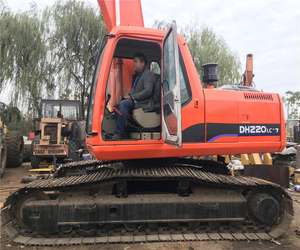 Excavatrice DH220LC-7 Doosan d'occasion de haute qualité Structure robuste Grande efficacité Moteur de pompe à moteur d'occasion Bonne performance - Product Image 1