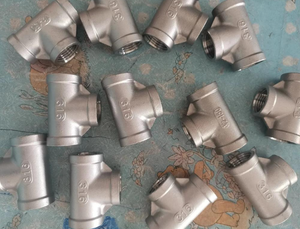 Accesorio en T galvanizado en caliente resistente a la intemperie para cercas al aire libre, tuberías de invernadero e irrigación agrícola - Product Image 4