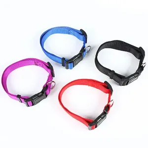 Collier de dressage de <span class=keywords><strong>chien</strong></span> en nylon souple de luxe réglable avec lumières LED décoration de rubans à motif solide pour petits chiens de taille moyenne - Product Image 3