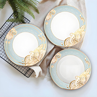 Assiettes de présentation royales de luxe à bordure dorée, assiettes à dîner florales bleues et blanches, porcelaine anglaise