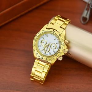 Reloj de Cuarzo Superventas con Círculo Interior Grabado y Tres Esferas Pequeñas Decorativas - Product Image 4