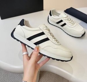 รองเท้าผ้าใบสีขาวแบบเรียบง่าย สไตล์ใหม่ประจำฤดูร้อนปี 2026 - น้ำหนักเบา ระบายอากาศได้ดี เรียบง่ายและใช้งานได้หลากหลาย รองเท้าลำลอง Dezhou - Product Image 6