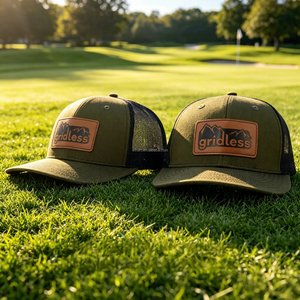 Gorra Personalizada de Malla Transpirable de 6 Paneles Estilo Trucker con Cierre Snapback, Parche de Cuero y Bordado, Moderna y a la Moda, Lista para Usar para Hombre - Product Image 2