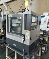 Mini-fraiseuse verticale CNC XH7115B Sumore SP2215M 980MC avec système de contrôle industriel automatique, broche ER16 simple à 4 axes