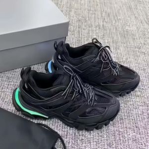 Calzado deportivo de lujo de alta calidad con diseño LED para hombre y mujer, con cordones de cuero genuino, apto para todas las estaciones. - Product Image 3