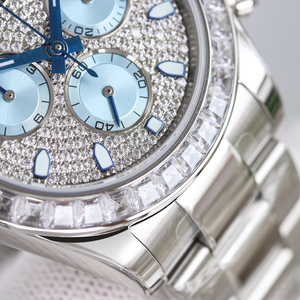 Cadran bleu glace 2026 avec une anneau extérieur arc-en-ciel coloré présentant une texture brillante et transparente. Une montre mécanique de pointe - Product Image 3