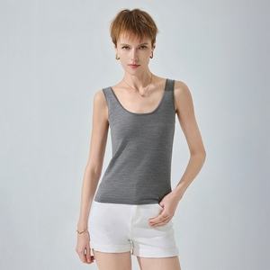 Gilet in Cashmere 100% Lavorato a Maglia, Girocollo Senza Maniche da Donna - Product Image 2