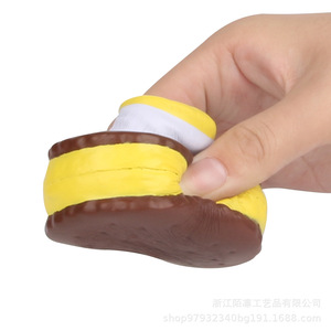 Juguete Promocional de Plástico Suave con Forma de Pastel Relleno de Crema - Product Image 1